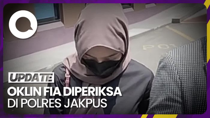 Penampakan Oklin Fia Tertunduk Usai Pemeriksaan Konten Jilat Es Krim