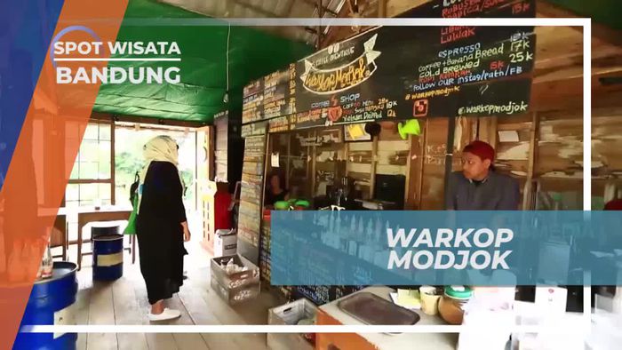 Berkunjung ke Warung Kopi Dengan Nuansa Rumah Kayu, Bandung