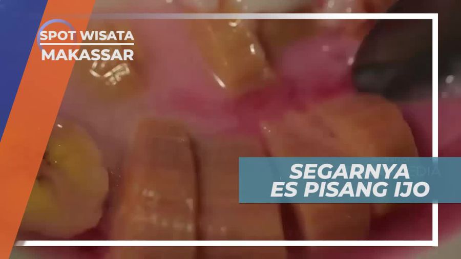 Es Pisang Ijo, Dibalut Kulit Dadar Berwarna Hijau, Makassar