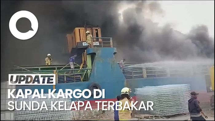 Kapal Kargo di Pelabuhan Sunda Kelapa Terbakar, 15 Unit Damkar Diterjunkan