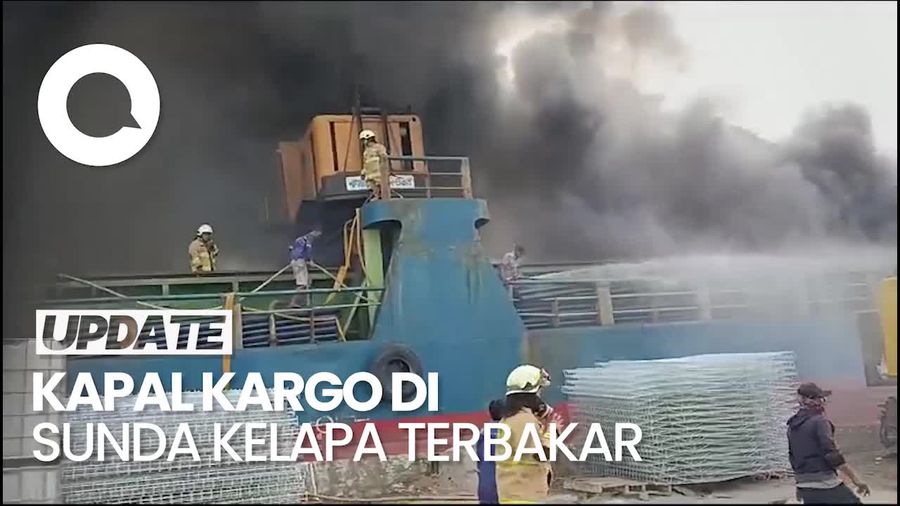Kapal Kargo di Pelabuhan Sunda Kelapa Terbakar, 15 Unit Damkar Diterjunkan