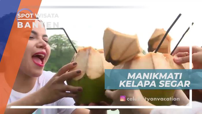 Menikmati Sensasi Segar Es Kelapa di Anyer Banten