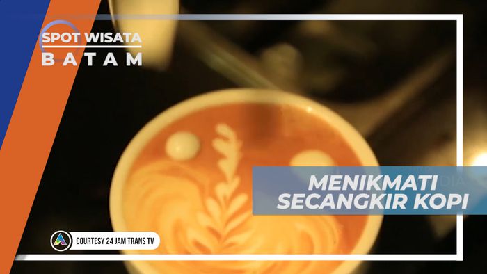 Menikmati Secangkir Kopi Berteman Pemandangan Laut Malam Hari, Batam