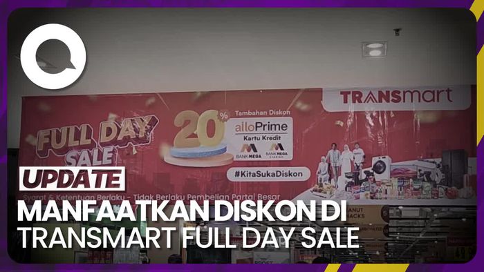 Pria Ini Borong Deterjen 2 Troli di Transmart Full Day Sale!