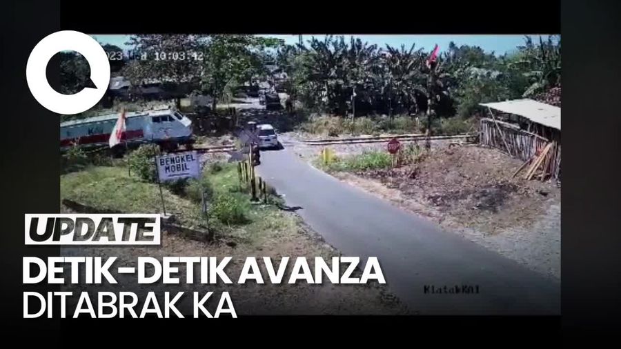 Rekaman CCTV Avanza Tertabrak KA Pandanwangi di Banyuwangi