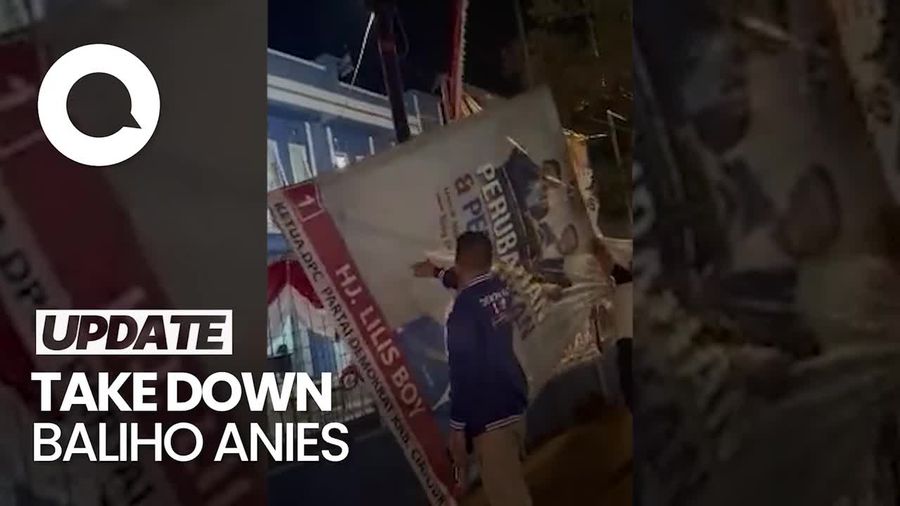 Momen Sejumlah Kader Demokrat Take Down Baliho Anies!