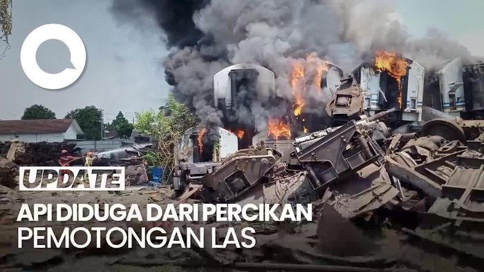 Penampakan 9 Bangkai Gerbong Kereta Api di Purwakarta Terbakar!