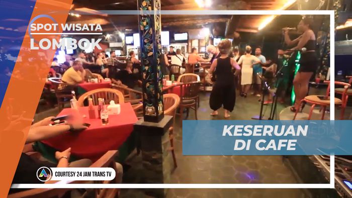 Santap Hidangan Malam Ditemani Alunan Merdu Musik di Cafe, Lombok