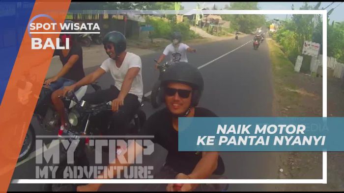 Naik Motor Menuju Pantai Nyanyi Bali