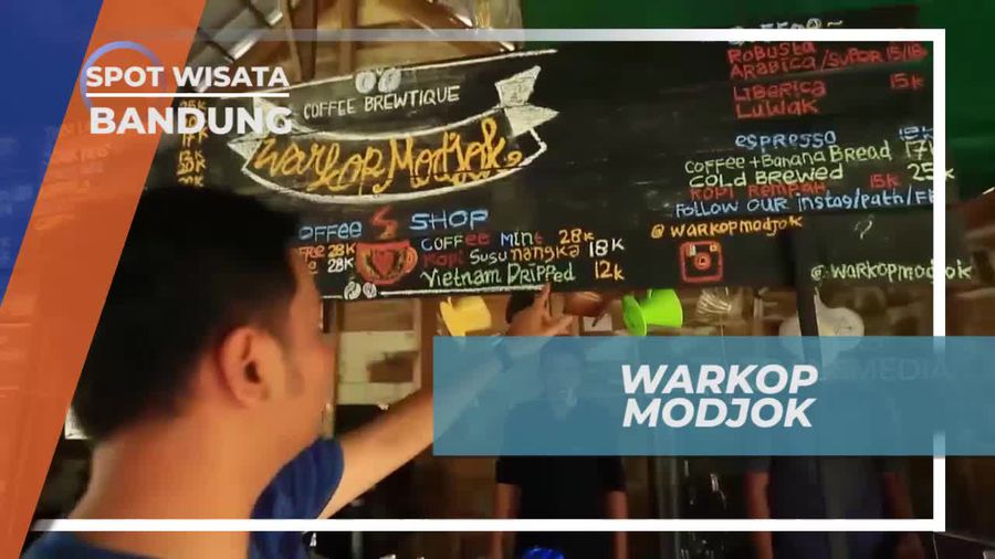 Berkunjung ke Warung Kopi Bernuansa Rumah Kayu di Bandung