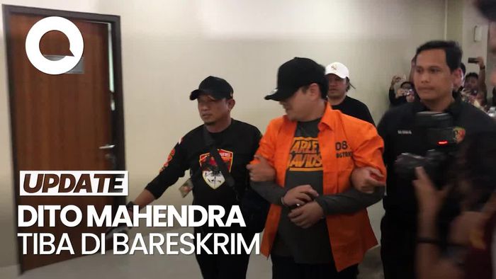 Pakai Baju Tahanan, Dito Mahendra Tiba di Bareskrim
