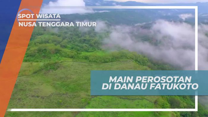 Seru-seruan Bermain Perosotan di Danau Fatukoto Nusa Tenggara Timur