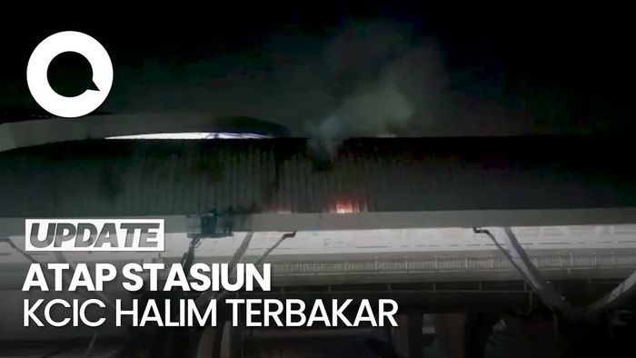 Atap Stasiun Kereta Cepat KCIC Halim Terbakar!