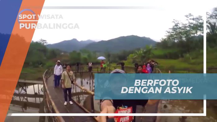 Berfoto Ria Dengan Latar Jembatan Unik dan Nyentrik di Purbalingga