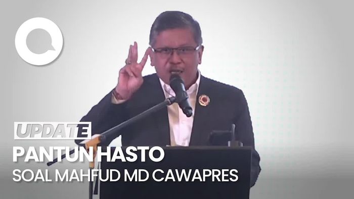 Lewat Pantun, Hasto Sanjung Mahfud Md Cawapres Tegak Lurus