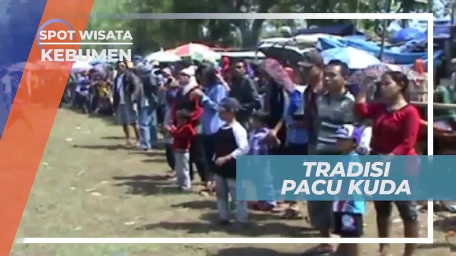 Berkumpul di Area Pacuan Kuda Untuk Tradisi Tahunan Kebumen