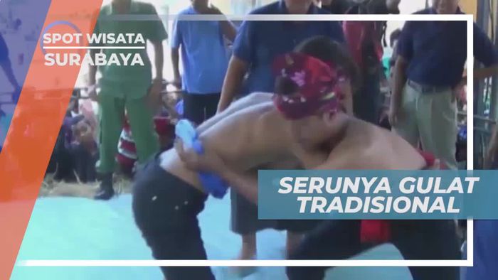 Adu Tangkas Gulat Tradisional di Surabaya
