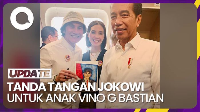 Potret Jokowi Tanda Tangani Lukisan Anak Vino G Bastian