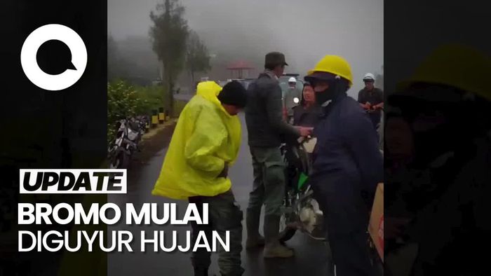 Akhirnya Kawasan Bromo Mulai Diguyur Hujan