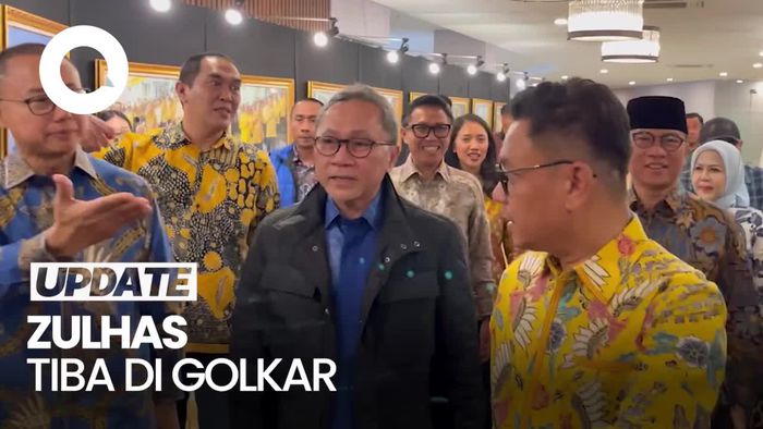 Momen Zulhas Datang Paling Akhir ke Markas Golkar