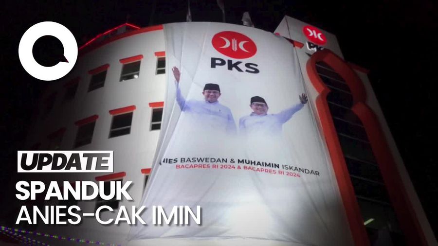 Momen PKS Bentangkan Spanduk Raksasa Anies-Cak Imin