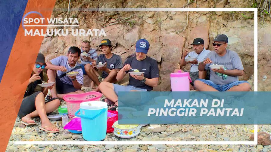 Santap Nikmat Aneka Makanan Lezat di Tepi Pantai Halmahera Barat