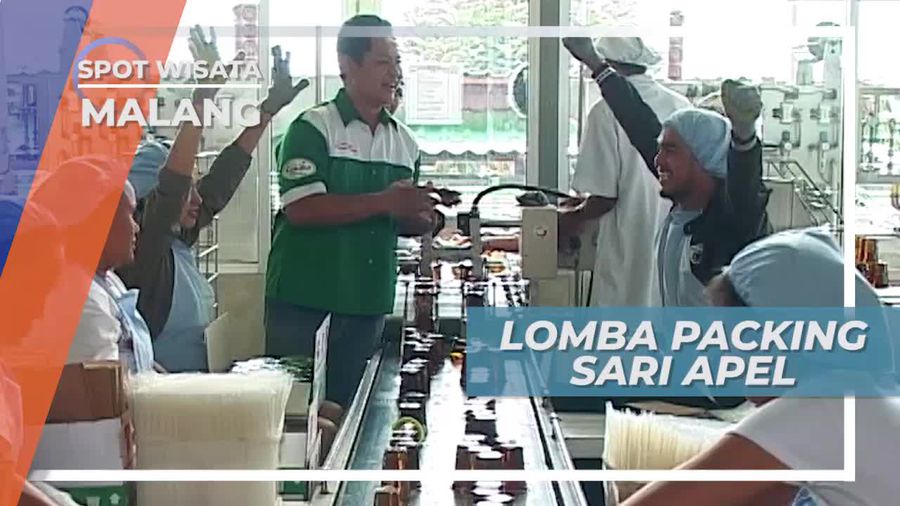 Siapa Cepat Dia Menang, Lomba Unik Packing Sari Apel di Kota Malang