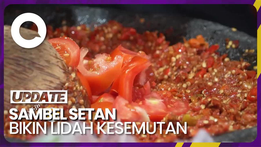Bikin Laper: Makan Ayam Goreng Pakai Sambel Dadak