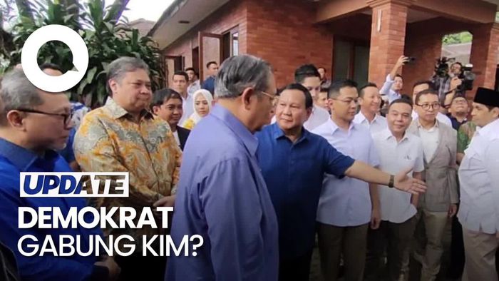 Momen Prabowo Berkemeja Biru Sambut SBY-AHY di Hambalang