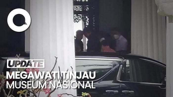 Megawati Tinjau Museum Nasional Usai Terbakar Akhir Pekan Lalu