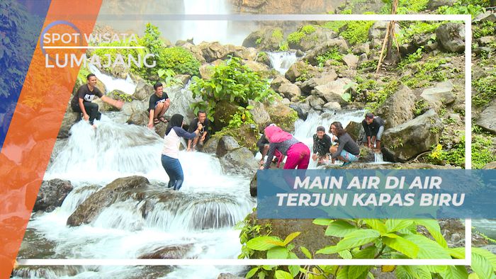 Bercanda Tawa Bermain di Air Terjun Kapas Biru Lumajang