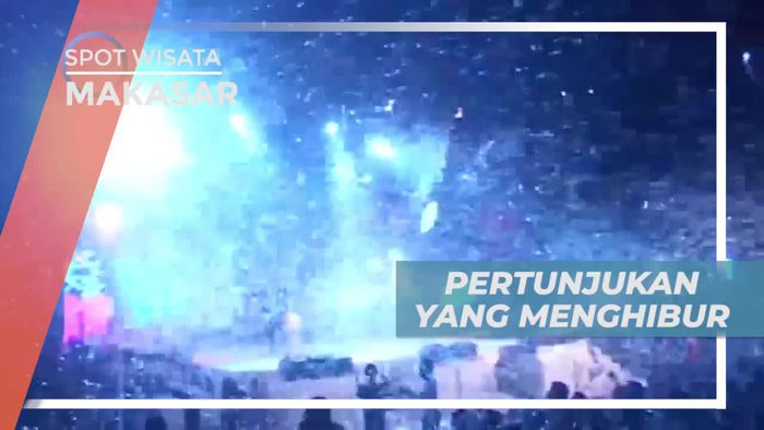Pertunjukan Seni Gelembung Dengan Aneka Bentuk di Trans Studio Makassar