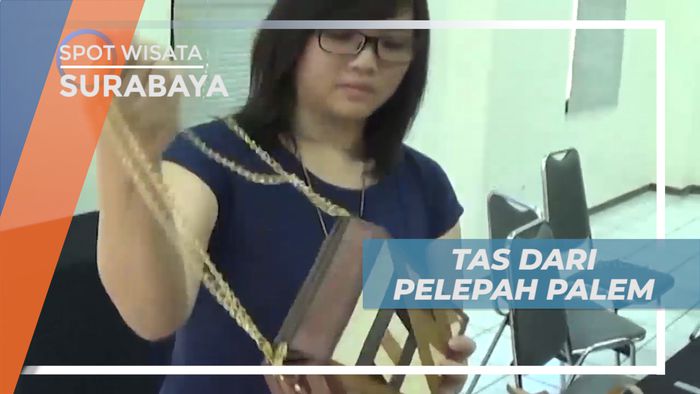 Melihat Pembuatan Tas Cantik Berbahan Pelepah Daun Palem, Surabaya