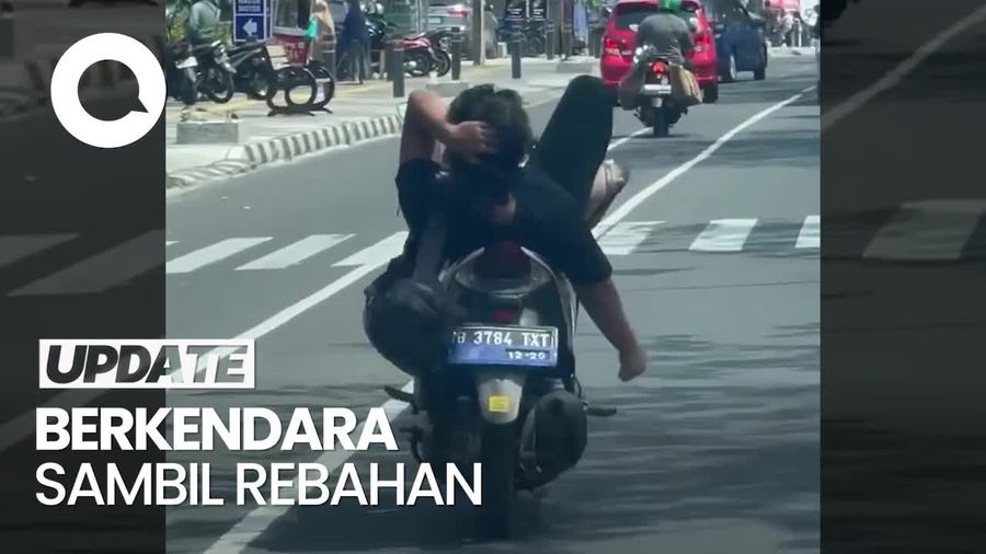 Heboh Aksi Pemotor Berkendara Sambil Rebahan di Depok Berujung Kena Tilang