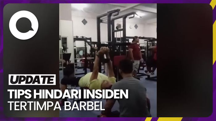 Saran Ade Rai Agar Tak Tertimpa Barbel Saat Ngegym