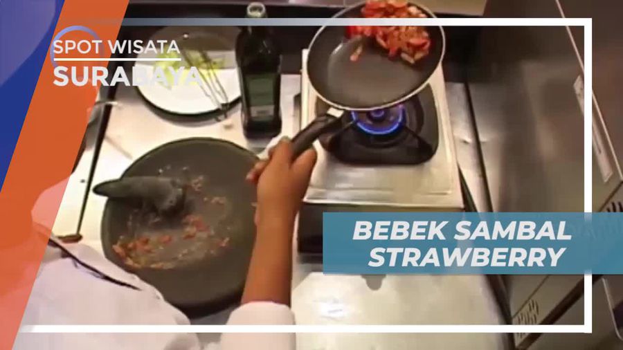 Menikmati Makan Malam Romantis Dengan Sajian Bebek Strawberry, Surabaya