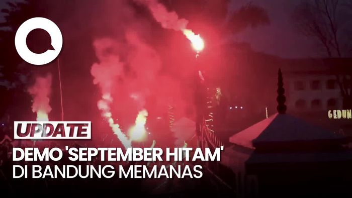 Demo Depan Gedung Sate Memanas, Mahasiswa Lempar Bom Molotov