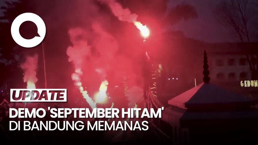 Demo Depan Gedung Sate Memanas, Mahasiswa Lempar Bom Molotov