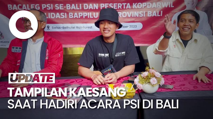 Gaya Kaesang Hadiri Kopdarwil PSI di Bali: Pakai Sneakers-Bawa Tas Boneka