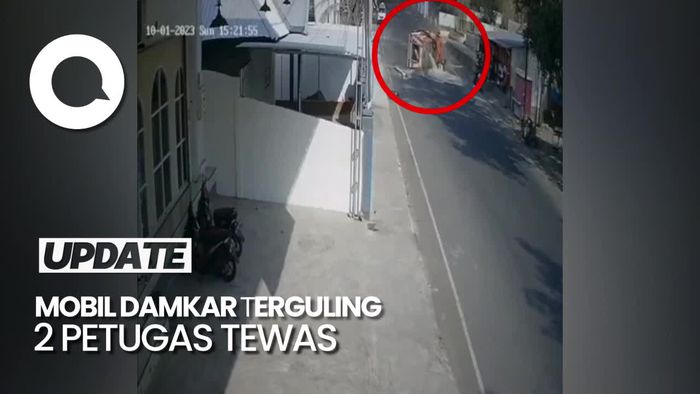 Detik-detik Mobil Damkar Terguling saat Menuju TKP Kebakaran di Bima NTB