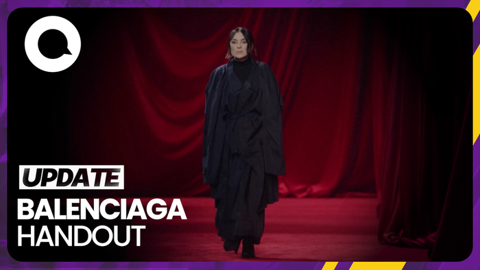 Balenciaga Suguhkan Pertunjukan Berbeda di PFW Spring 2024