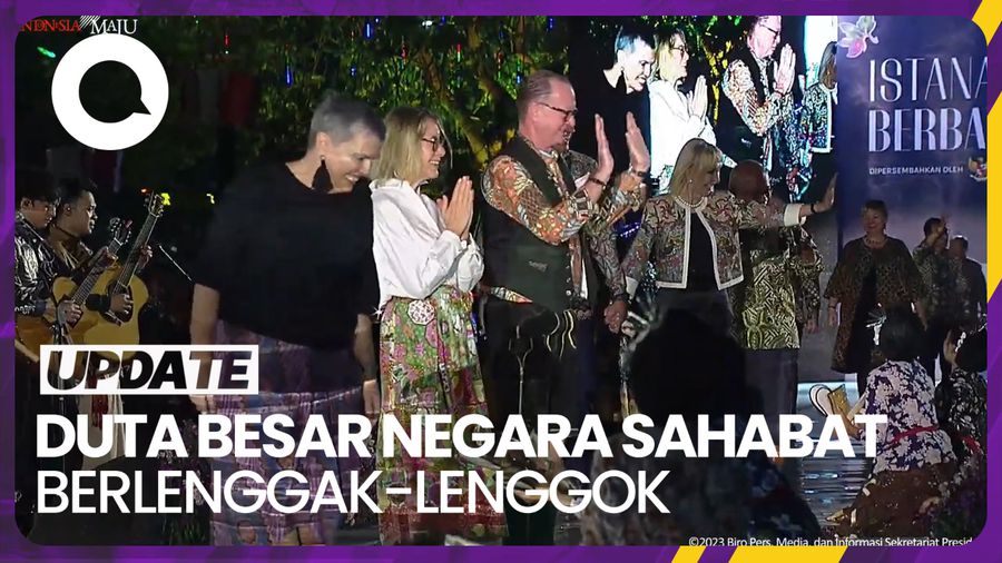 Penampilan Duta Besar Negara Sahabat Berlenggak-lenggok di Istana Berbatik