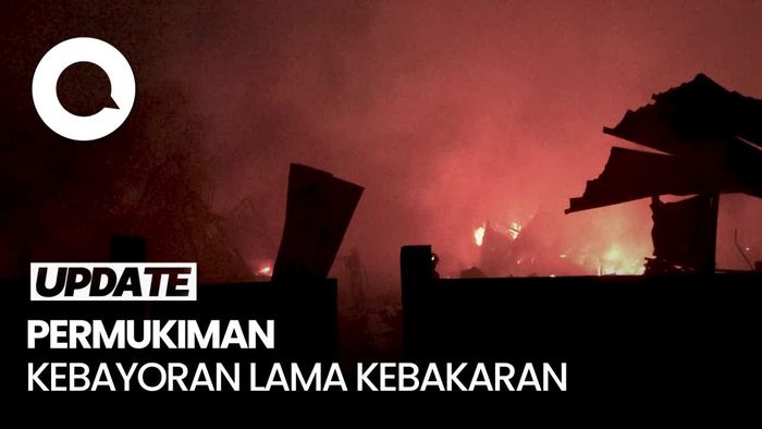 Kebakaran Landa Permukiman di Kebayoran Lama, 38 Unit Damkar Dikerahkan