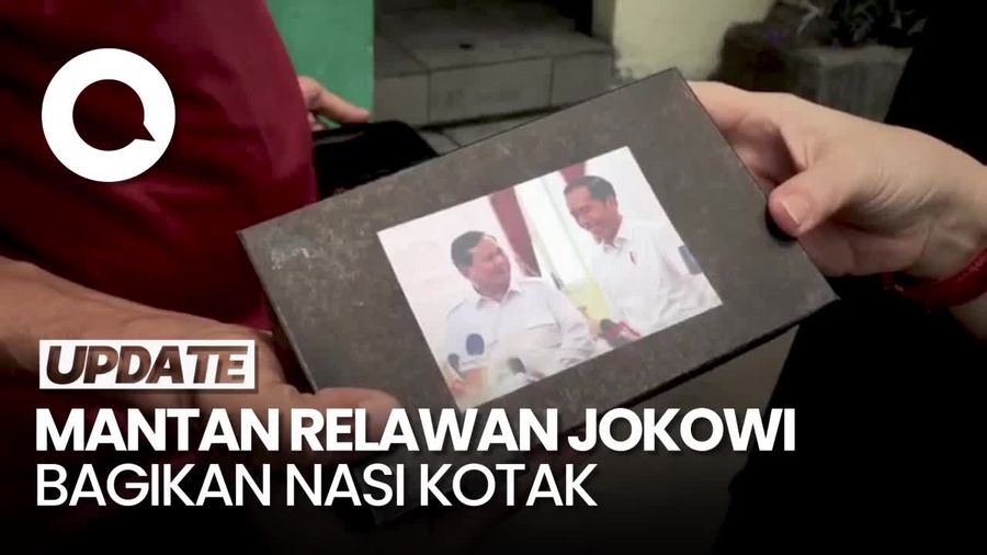Relawan Bagikan Nasi Kotak Bergambar Prabowo dan Jokowi di Jaktim