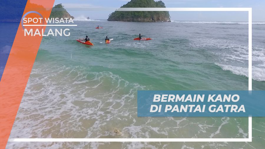 Bermain Kano di Tepi Pantai Gatra Kota Malang