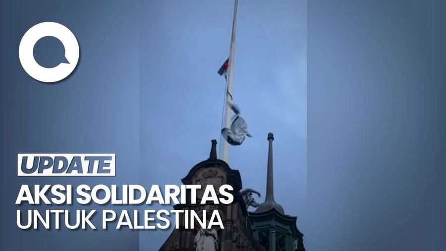 Pedemo di Inggris Panjat Tiang Ganti Bendera Israel dengan Palestina