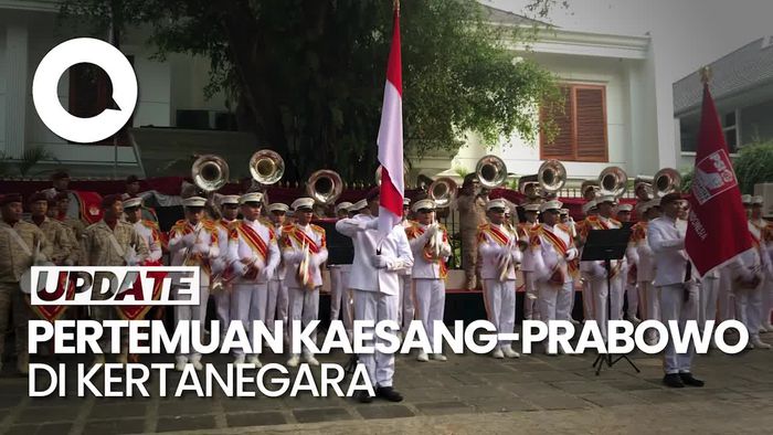 Marching Band Sambut Kedatangan Kaesang di Rumah Prabowo