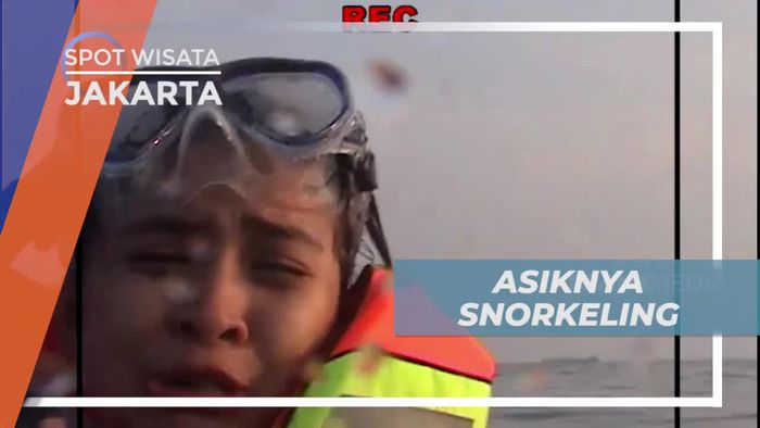 Memakai Alat Keselamatan Snorkeling Menikmati Keindahan Bawah Laut, Jakarta