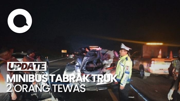 Minibus Tabrak Truk di Tol Cipali, 2 Orang Tewas