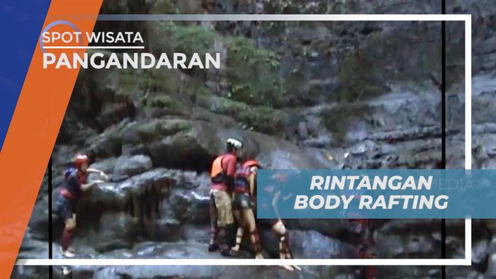 Uji Nyali Melompat ke Sungai dari Atas Batu Besar, Pangandaran
